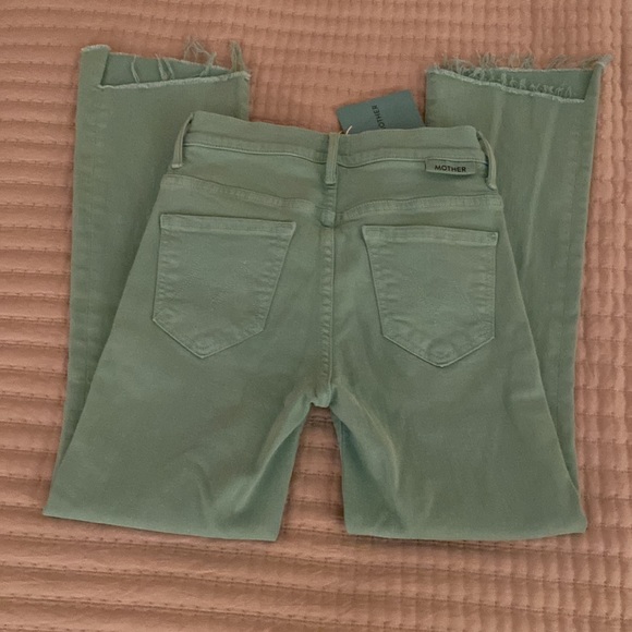 NWT!  Mother jeans.  The insider crop step fray. - Picture 4 of 8